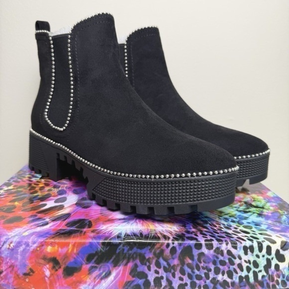 Cape Robbin Tilda Black Faux Suede Studded Combat Lug Sole Ankle Boots 9